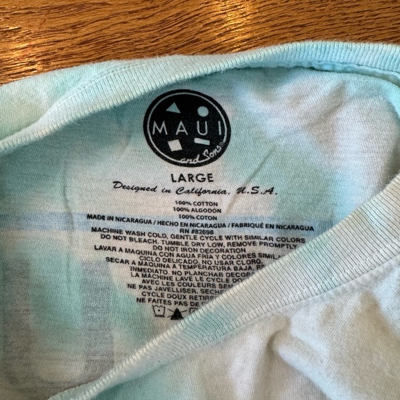 Maui and Sons Tshirt. Size Large - Picture 2 of 3